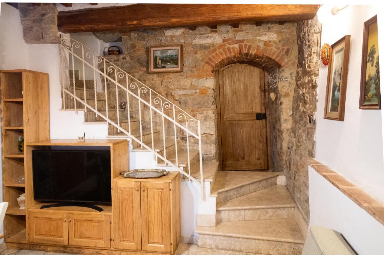 La Casetta Nel Borgo カステルヌオーヴォ・ディ・ヴァル・ディ・チェーチナ エクステリア 写真
