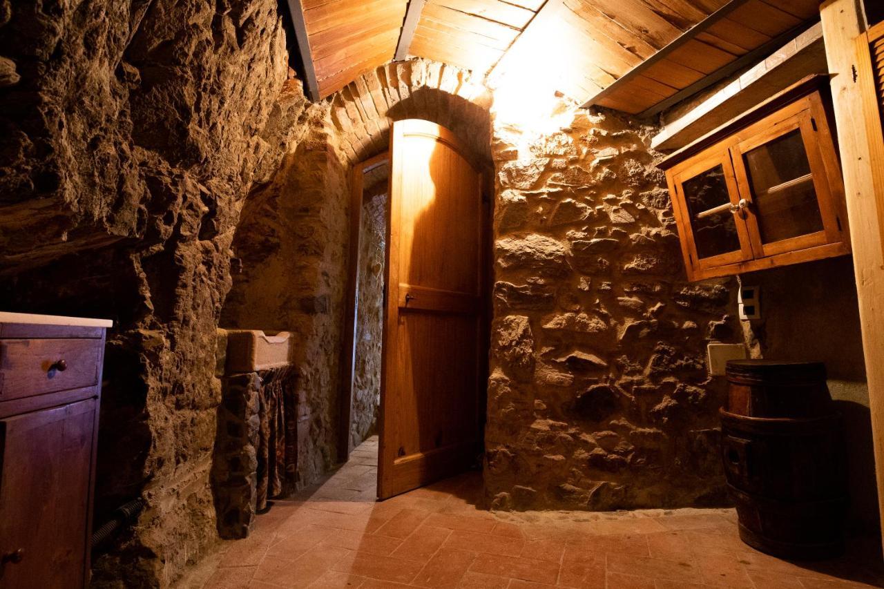 La Casetta Nel Borgo カステルヌオーヴォ・ディ・ヴァル・ディ・チェーチナ エクステリア 写真