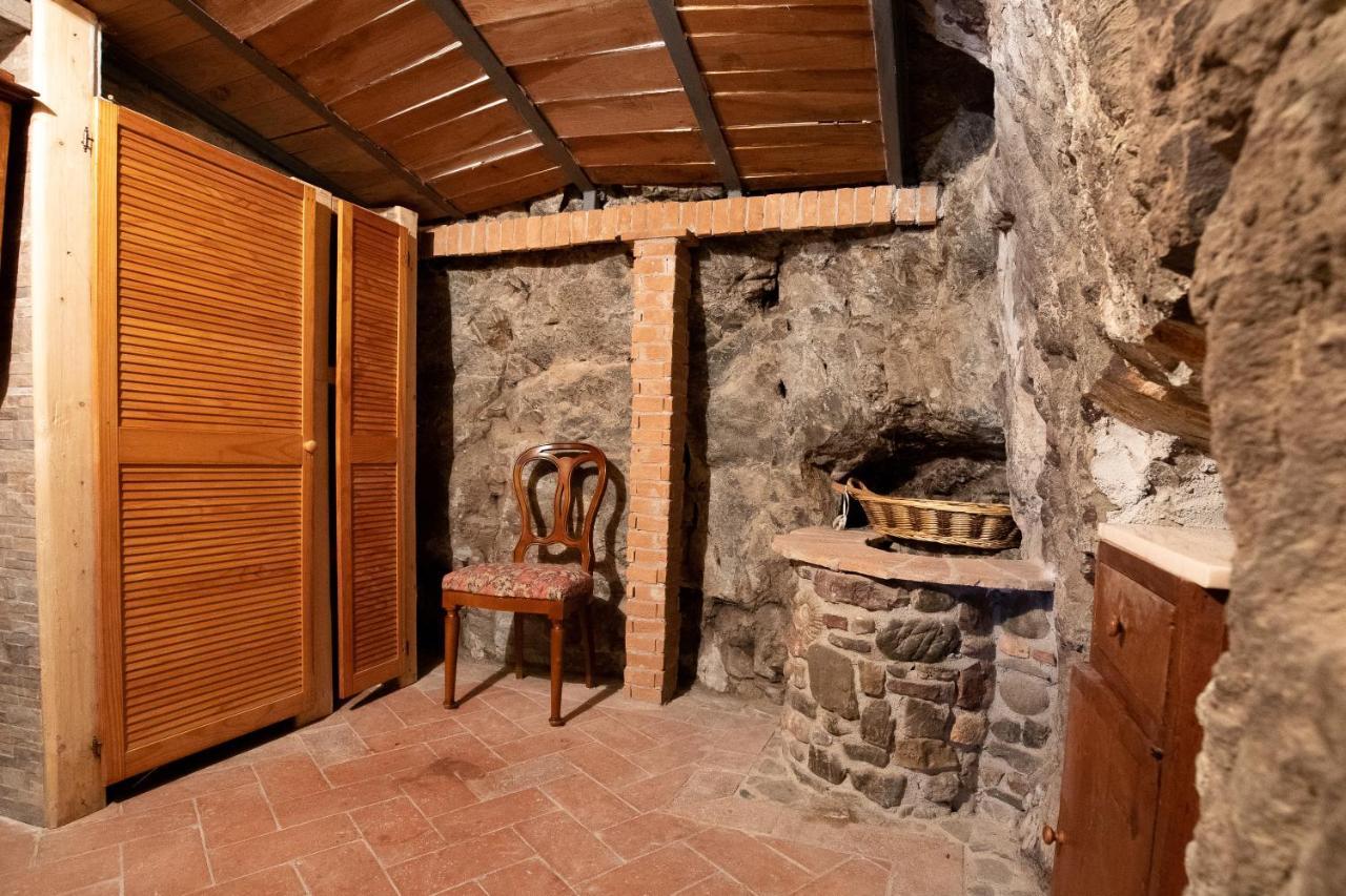 La Casetta Nel Borgo カステルヌオーヴォ・ディ・ヴァル・ディ・チェーチナ エクステリア 写真