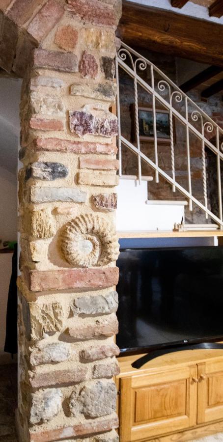 La Casetta Nel Borgo カステルヌオーヴォ・ディ・ヴァル・ディ・チェーチナ エクステリア 写真