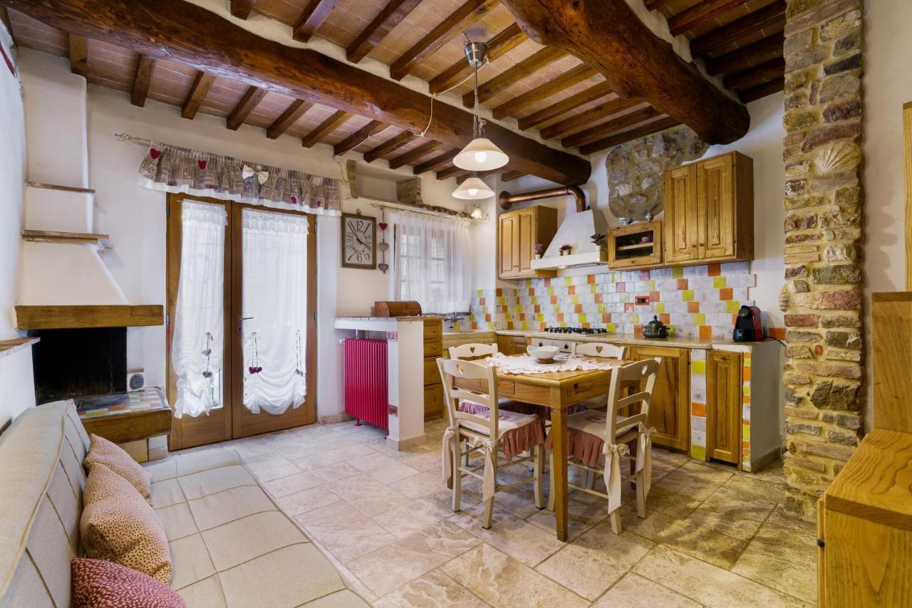 La Casetta Nel Borgo カステルヌオーヴォ・ディ・ヴァル・ディ・チェーチナ エクステリア 写真